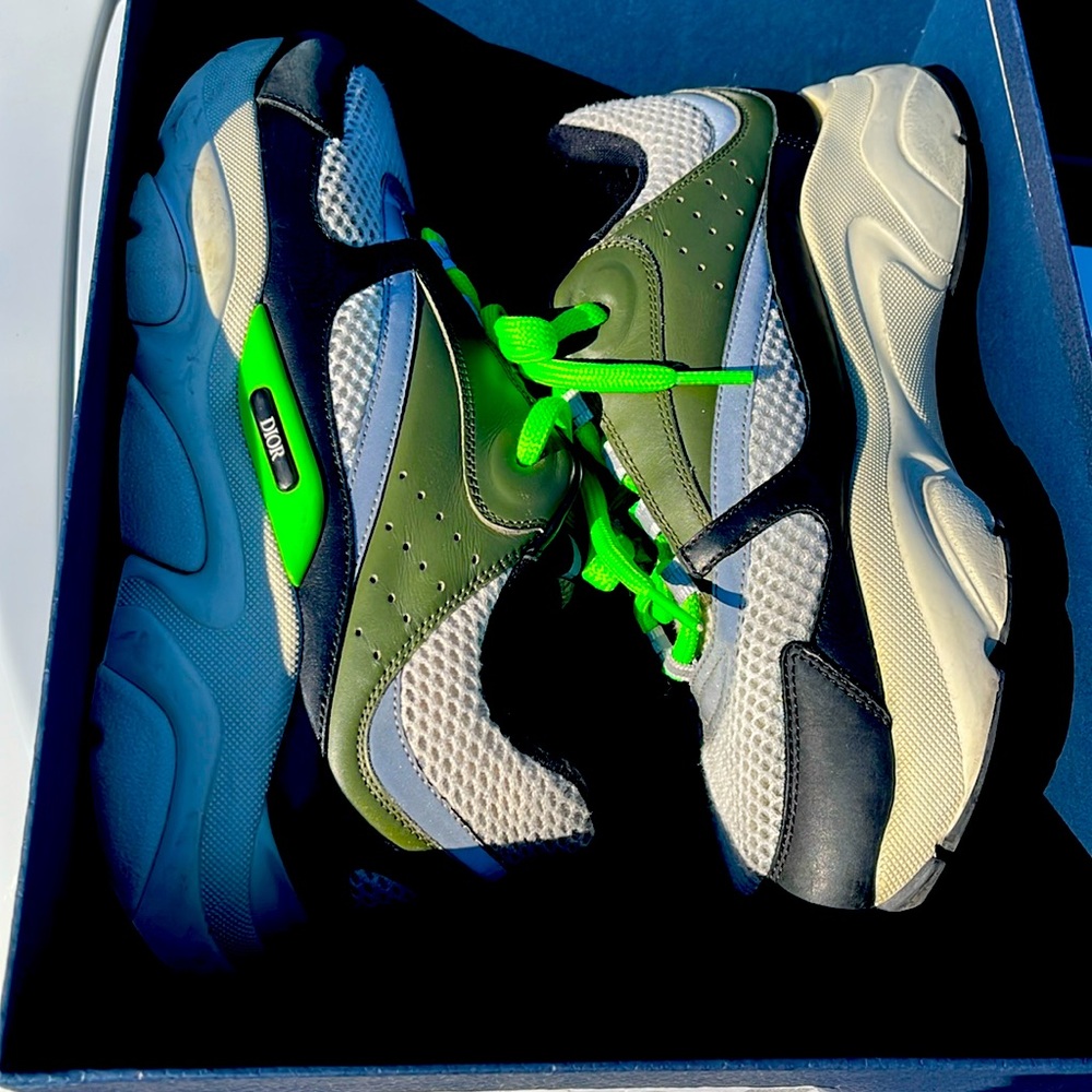 Dior B22